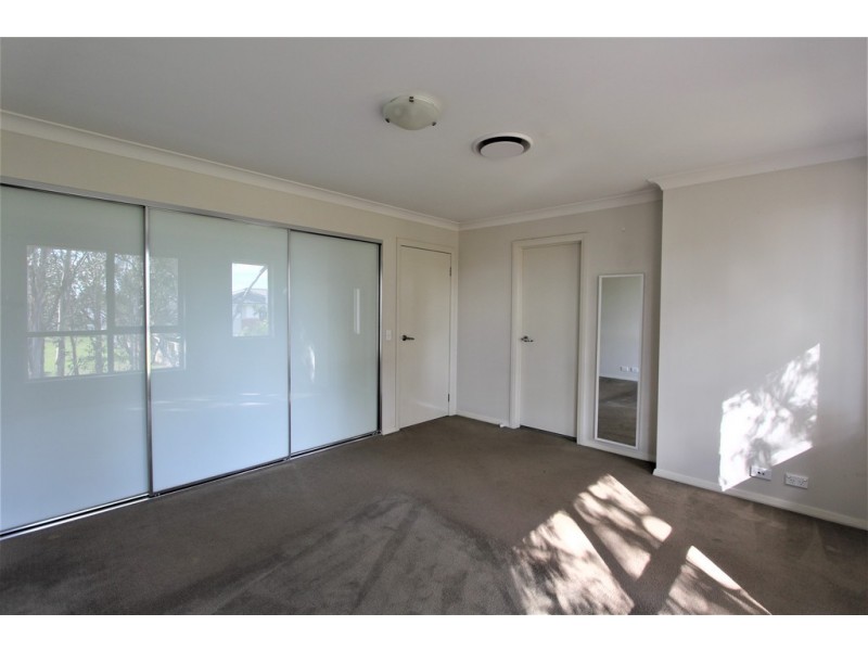 33 Northampton Drive, Glenfield NSW 2167