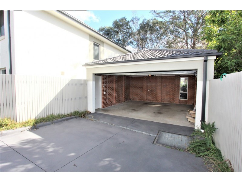 33 Northampton Drive, Glenfield NSW 2167