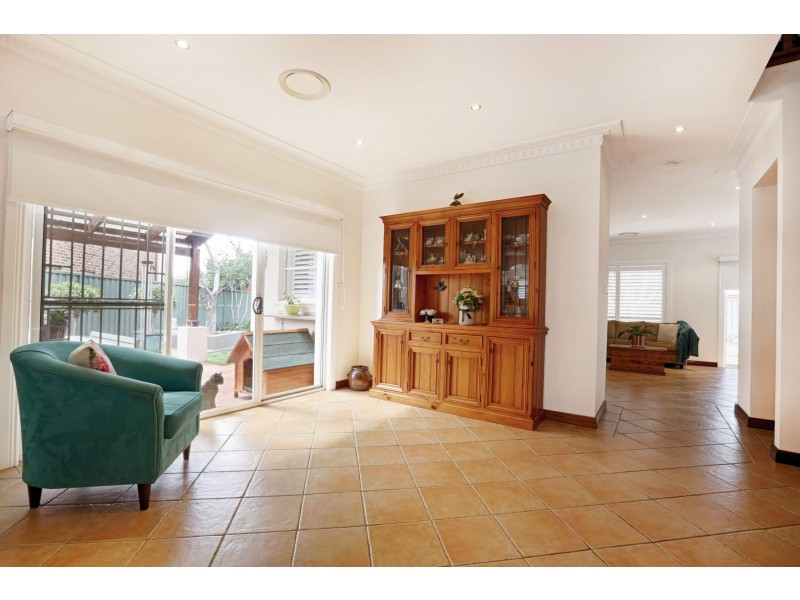 18 Aintree Close, Casula NSW 2170