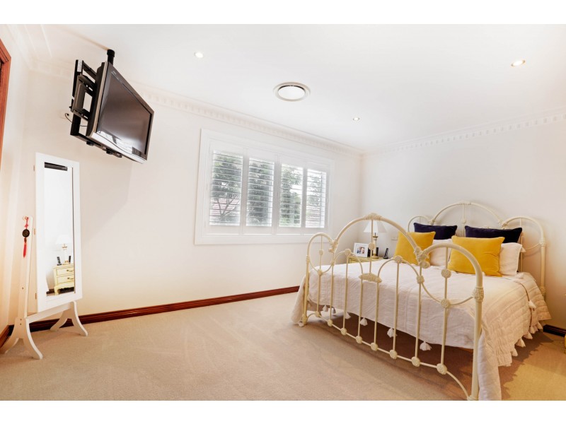 18 Aintree Close, Casula NSW 2170