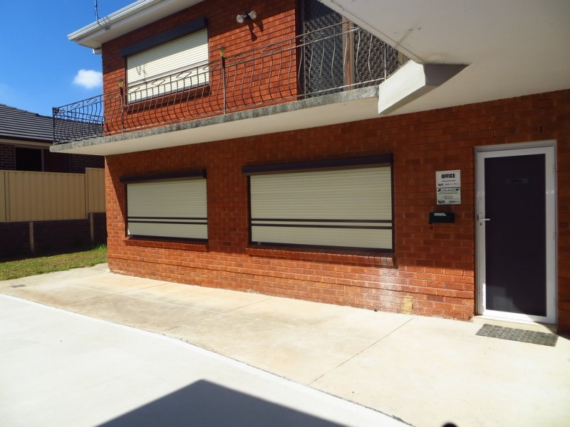 10 Ulm Street, Middleton Grange NSW 2171