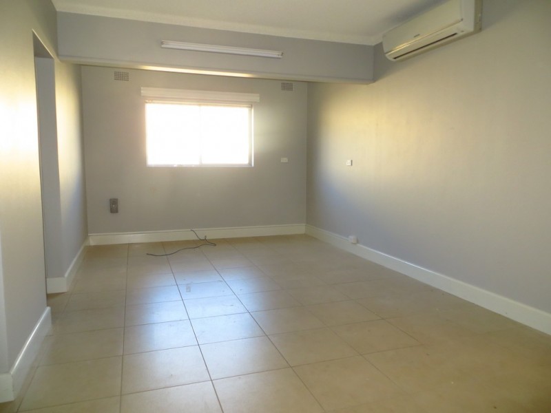 10 Ulm Street, Middleton Grange NSW 2171