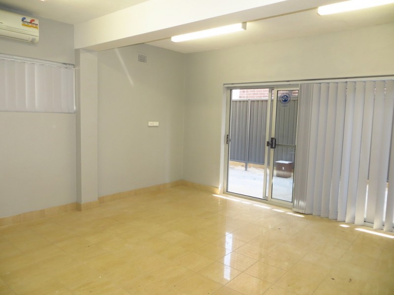 10 Ulm Street, Middleton Grange NSW 2171