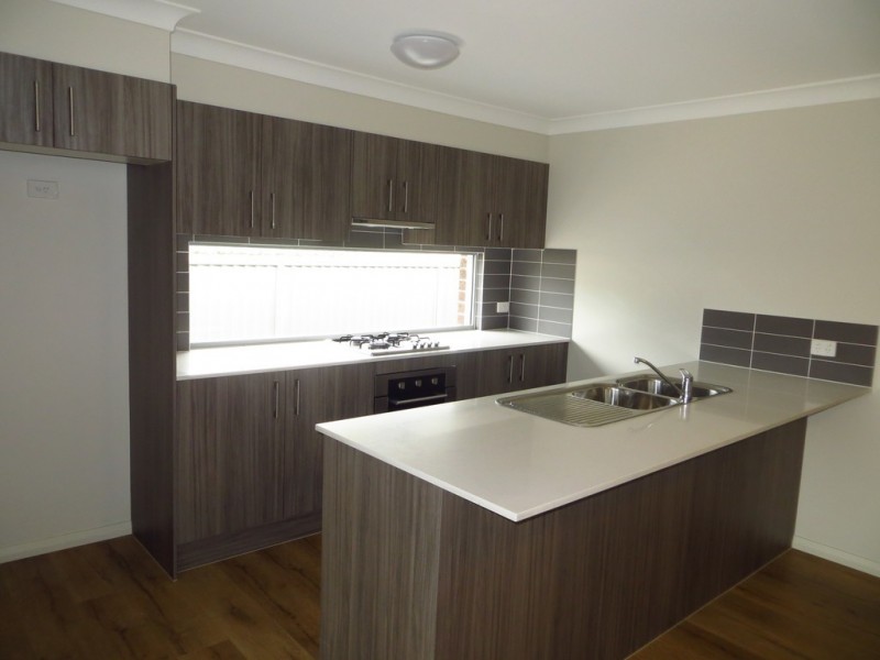 2/255 Fifteenth Avenue, West Hoxton NSW 2171