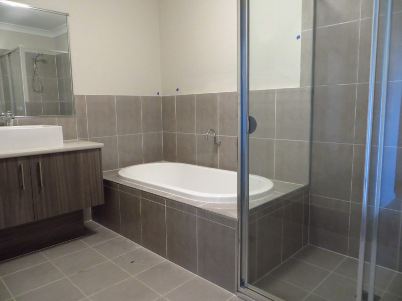 2/255 Fifteenth Avenue, West Hoxton NSW 2171