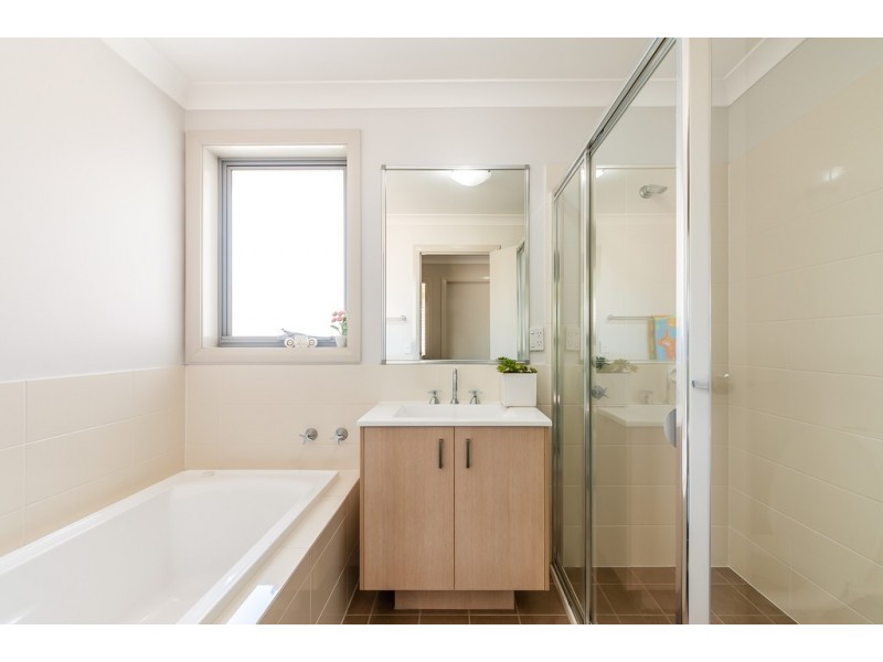 12A Tyne Walk, Glenfield NSW 2167