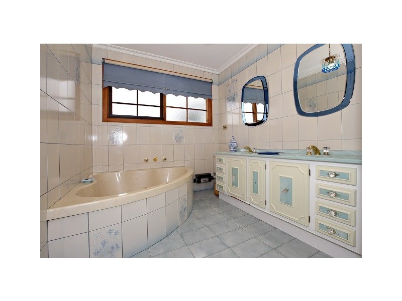95 Glenfern Road, Ferntree Gully VIC 3156