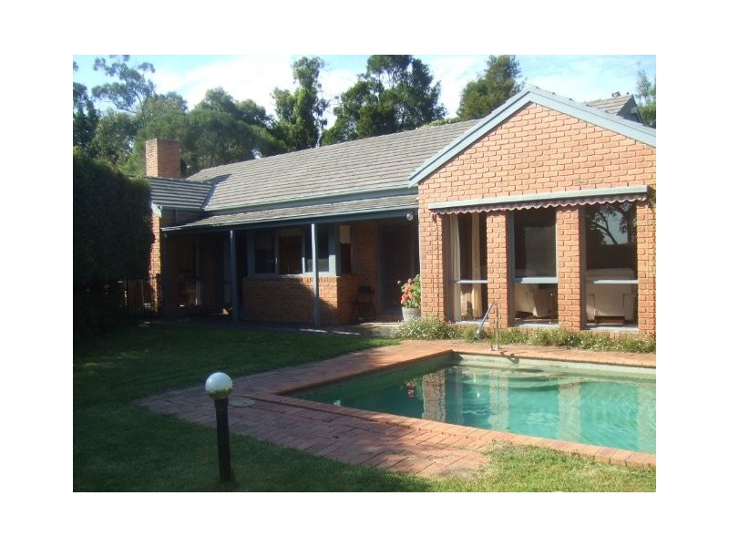 19 – 21  Banool Crescent, Mount Eliza VIC 3930