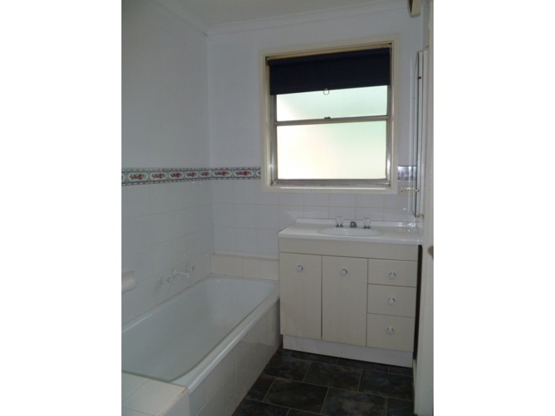 11 McCoubrie Avenue, Sunshine West VIC 3020