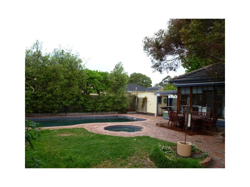 12 Cherbourg Avenue, Beaumaris VIC 3193