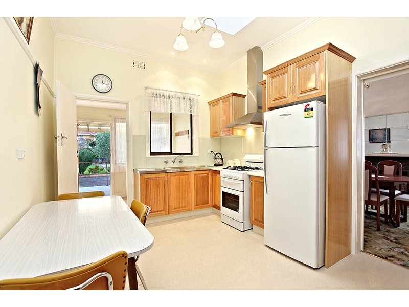 6 Dennis Street, Reservoir VIC 3073