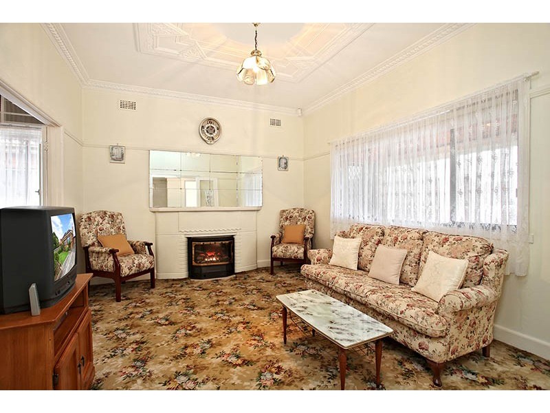 6 Dennis Street, Reservoir VIC 3073