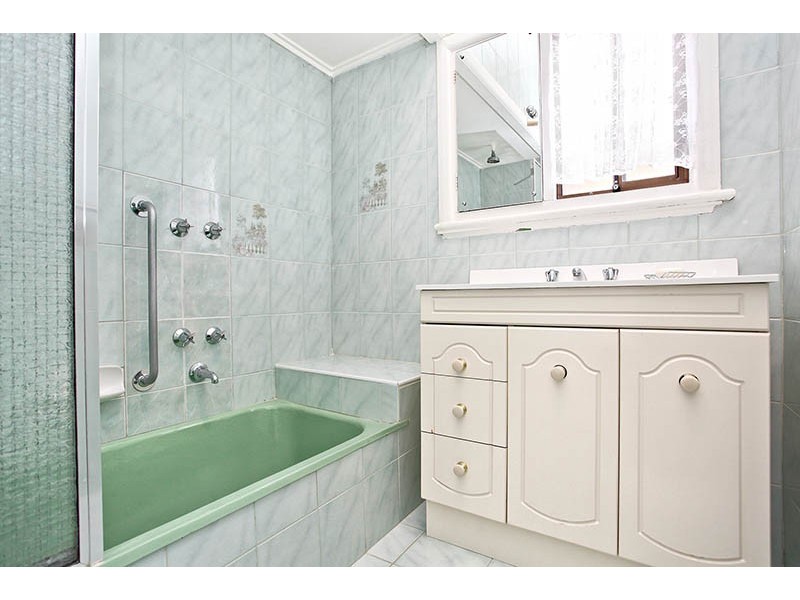 6 Dennis Street, Reservoir VIC 3073