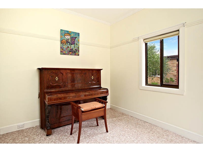 6 Dennis Street, Reservoir VIC 3073