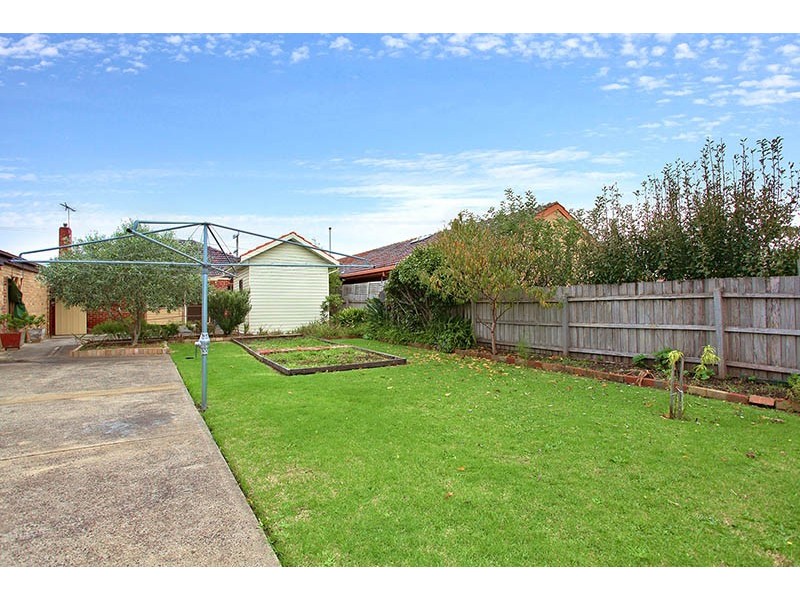 6 Dennis Street, Reservoir VIC 3073