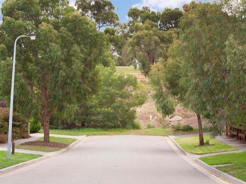 9s Hyland court, Berwick VIC 3806