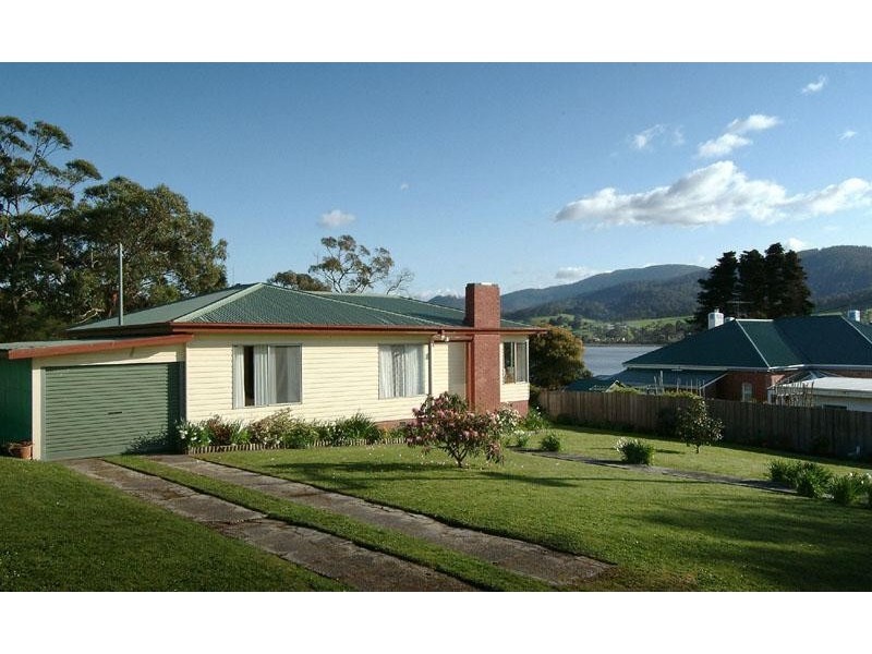 8 Jetty Road, Cygnet TAS 7112