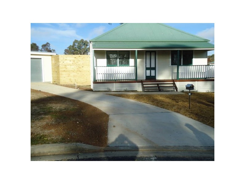 12 Morson Ave, Armidale NSW 2350