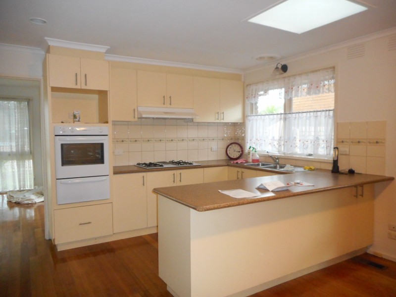 82 JAMES COOK DRIVE, Endeavour Hills VIC 3802