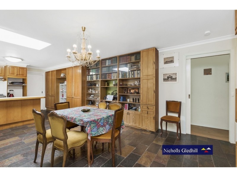 8 Peckover Court, Endeavour Hills VIC 3802