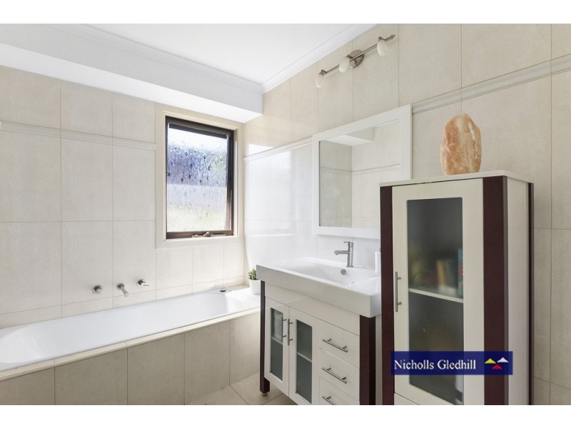 8 Peckover Court, Endeavour Hills VIC 3802