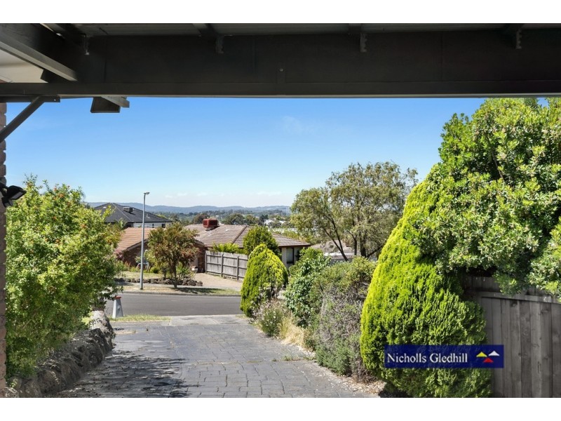 8 Peckover Court, Endeavour Hills VIC 3802