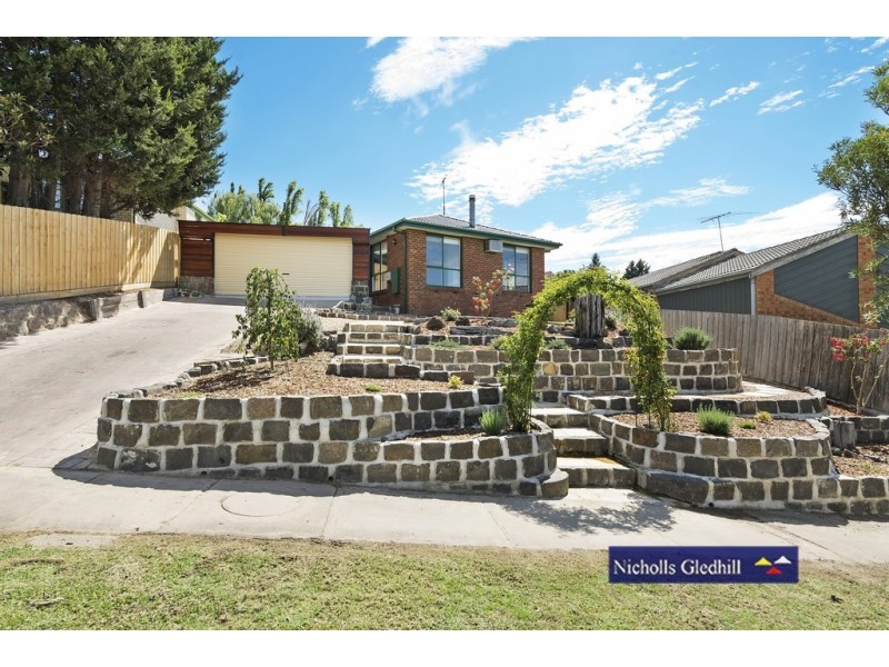 22 John Hunter Drive, Endeavour Hills VIC 3802