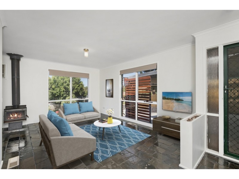 22 John Hunter Drive, Endeavour Hills VIC 3802