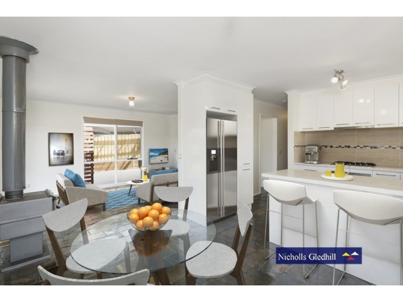 22 John Hunter Drive, Endeavour Hills VIC 3802