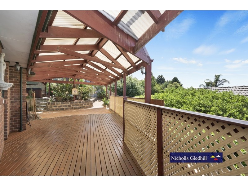 22 John Hunter Drive, Endeavour Hills VIC 3802