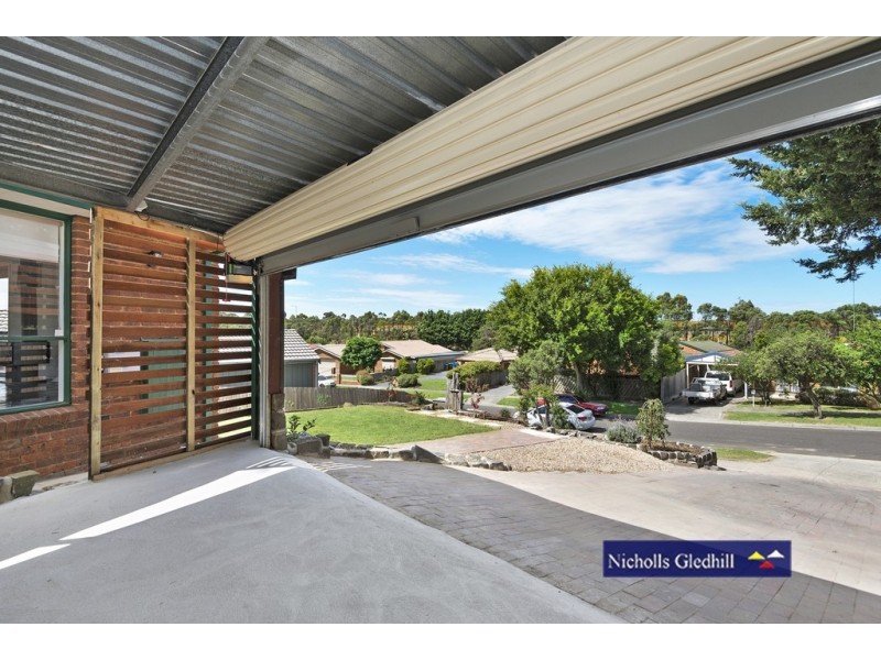 22 John Hunter Drive, Endeavour Hills VIC 3802