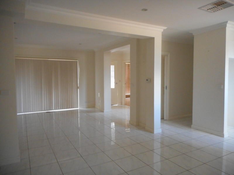 23 John Edgcumbe Way, Endeavour Hills VIC 3802