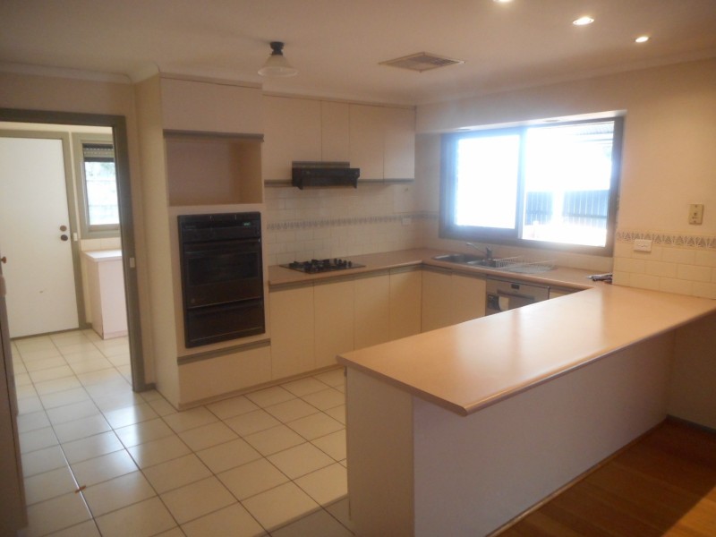 25 GARNET CLOSE, Narre Warren VIC 3805