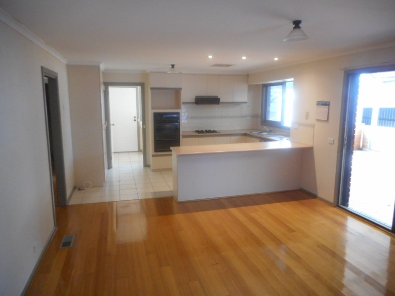 25 GARNET CLOSE, Narre Warren VIC 3805