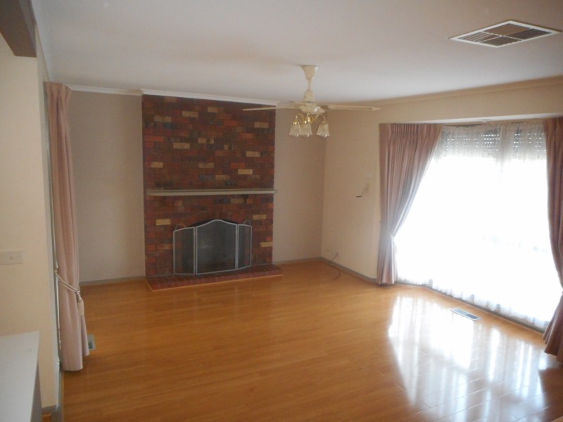 25 GARNET CLOSE, Narre Warren VIC 3805