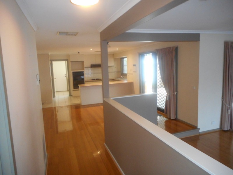 25 GARNET CLOSE, Narre Warren VIC 3805