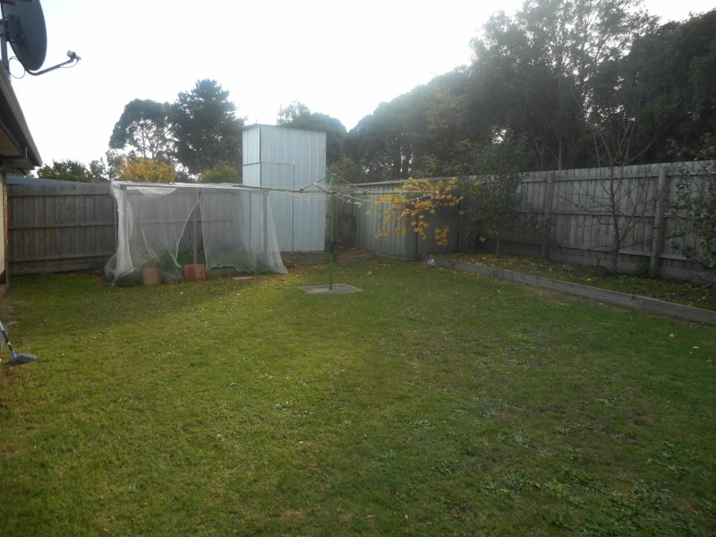 25 GARNET CLOSE, Narre Warren VIC 3805