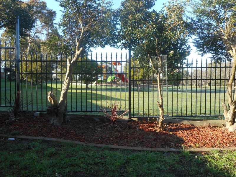 2/64 ARTHUR PHILLIP DRIVE, Endeavour Hills VIC 3802