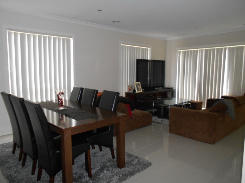 2 AYLESBURY COURT, Hampton Park VIC 3976