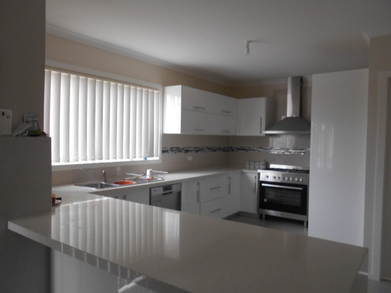 2 AYLESBURY COURT, Hampton Park VIC 3976