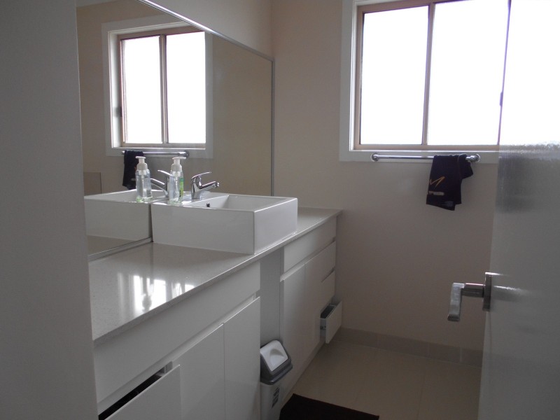 2 AYLESBURY COURT, Hampton Park VIC 3976