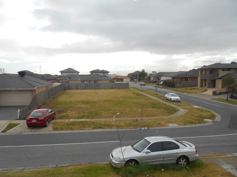 2 AYLESBURY COURT, Hampton Park VIC 3976