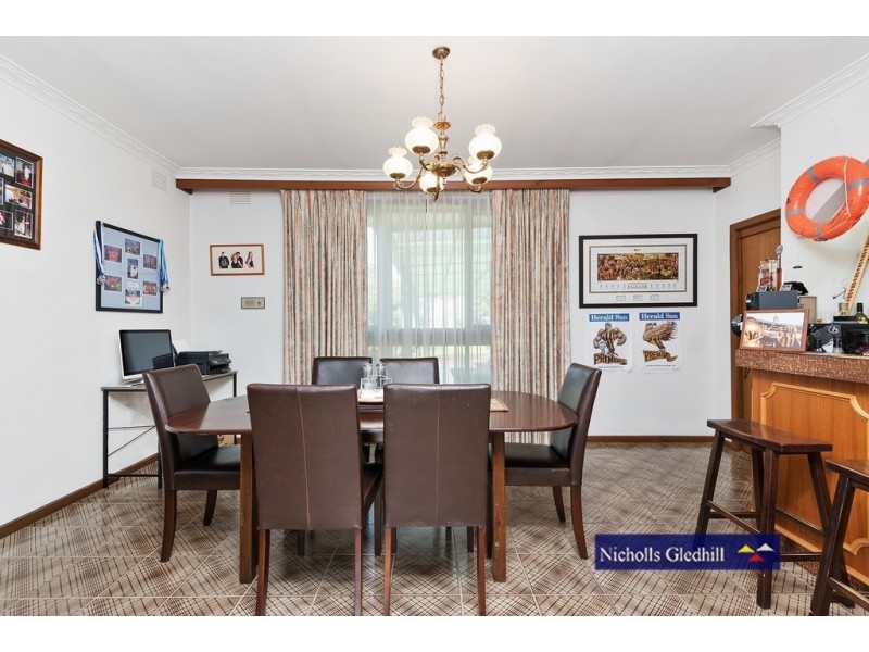 6 GRAY CLOSE, Endeavour Hills VIC 3802