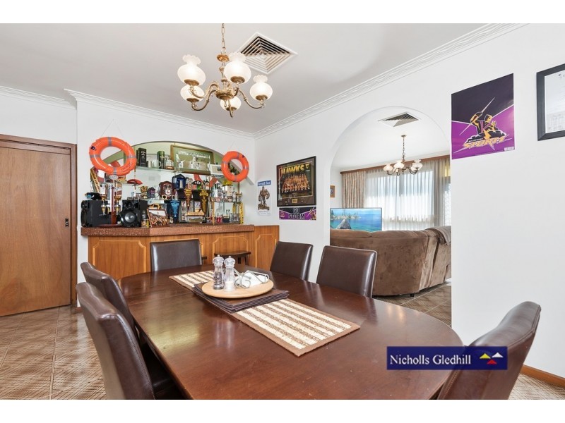 6 GRAY CLOSE, Endeavour Hills VIC 3802