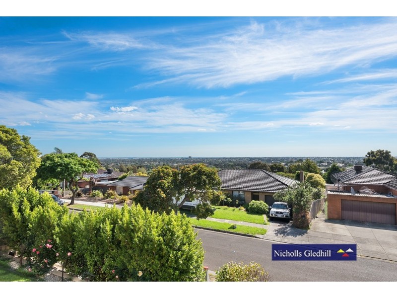 6 GRAY CLOSE, Endeavour Hills VIC 3802