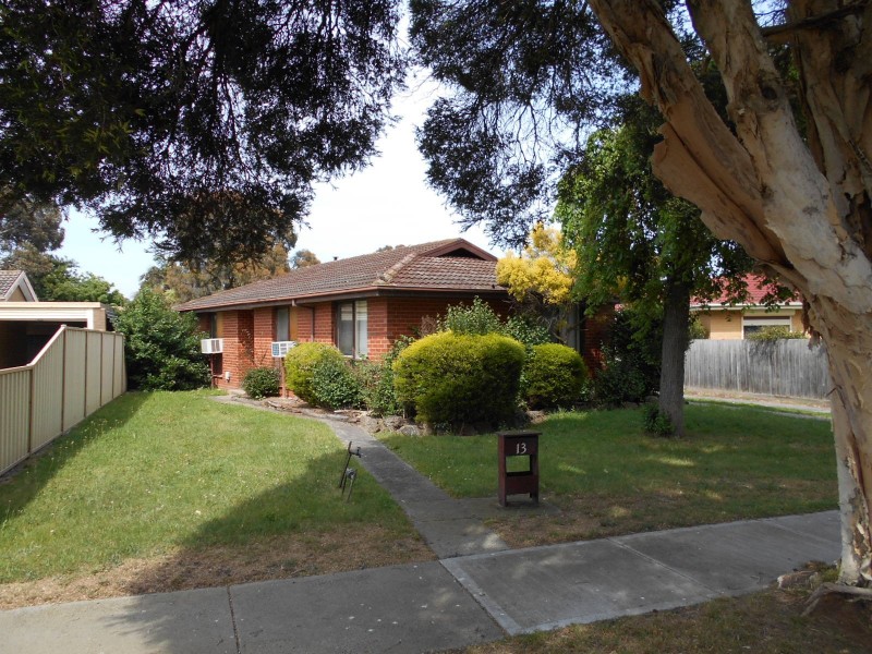 13 PIEDMONT CLOSE, Endeavour Hills VIC 3802