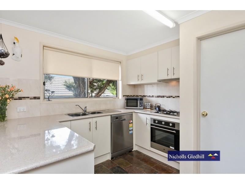 3 Rhyl Close, Endeavour Hills VIC 3802