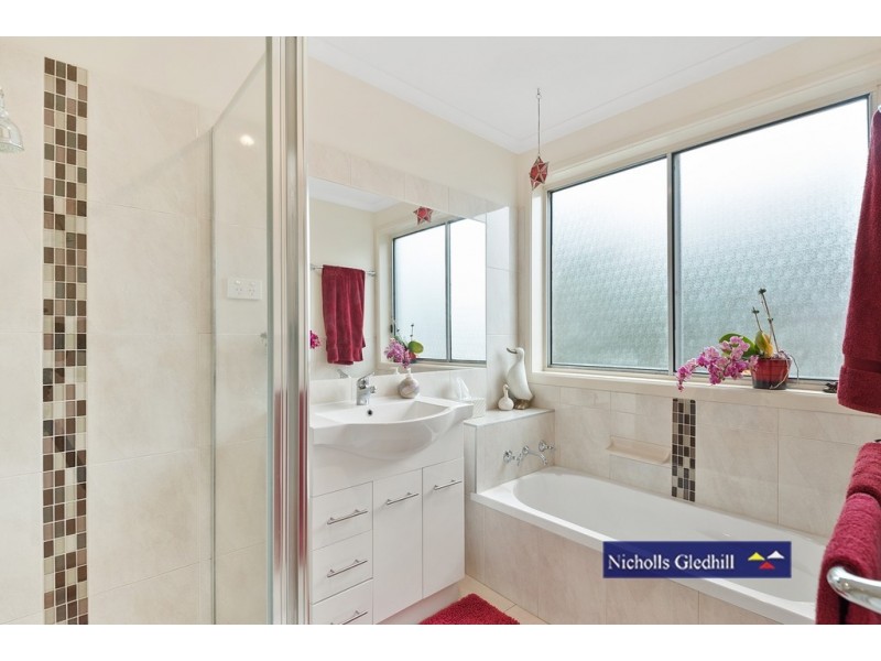 3 Rhyl Close, Endeavour Hills VIC 3802
