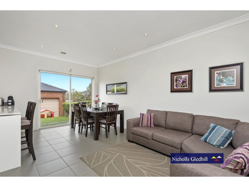 19 Manuscript Drive, Endeavour Hills VIC 3802