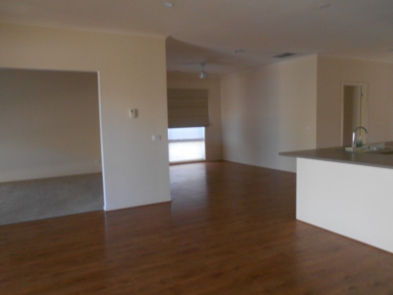 7 SIGVARD BOULEVARD, Hallam VIC 3803